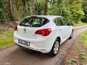 141 Vauxhall Astra, Brand New NCT to December 2027 - Image 3