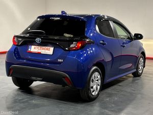 Toyota Yaris HYBRID 1.5 AUTOMATIC - REVERSE CAMERA - Image 4