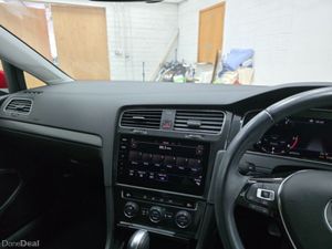 Volkswagen Golf 1.2 TSI Automatic, Reversing camer - Image 4