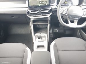 Dacia Duster Journey HEV 155 ** €2k scrappage **** - Image 4