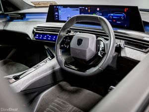 Peugeot 5008 E-GT 72kWh 210HP - 7 Seats - Image 2