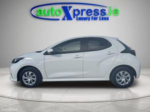 Toyota Yaris 1.5 HYBRID X Automatic, Reversing cam - Image 3