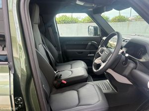 Land Rover Defender 110 3.0D / X-Dynamic SE / Comm - Image 4