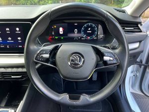 Skoda Octavia SE TECH 1.4 HYBRID // APPLE CARPLAY/ - Image 4