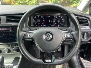 Volkswagen Golf 2.0 TDI AUTO // APPLE CARPLAY/ANDR - Image 4