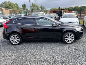2017 VOLVO V40 2.0D4 INSCRIPTION 5DR AUTO - Image 3