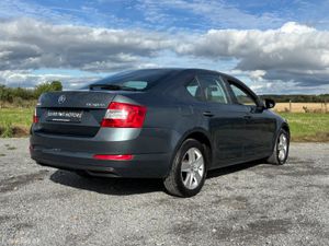 Skoda Octavia 2017 / automatic / low mileage - Image 3