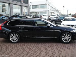 2021 VOLVO V90 D4 - Image 4