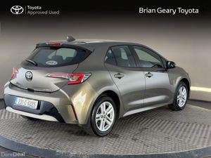 Toyota Corolla Luna Hybrid Hatchback - Image 2