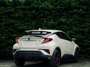 Toyota C-HR Hybrid 2017 | Stylish Hybrid SUV - Image 3
