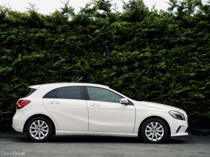 Mercedes Benz A180 2016 | Blind Spot Assist - Image 4