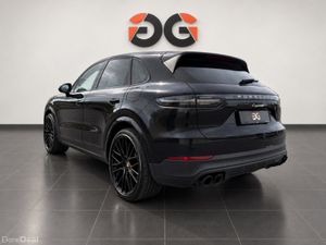 Porsche Cayenne V6 E-HYBRID AUTO 456BHP *1 OWNER * - Image 3