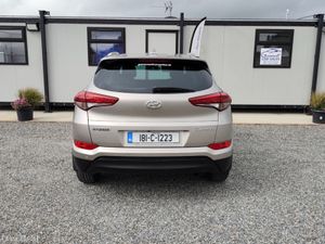 Hyundai Tucson 1.7 EXECUTIVE 5DR - Image 3
