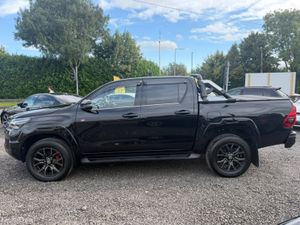 Toyota Hilux GR SPORT - CREW CAB - ONLY 18K KMS - Image 4
