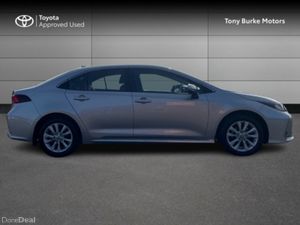 Toyota Corolla Saloon - Luna Edition - 1.8 Hybrid - Image 3