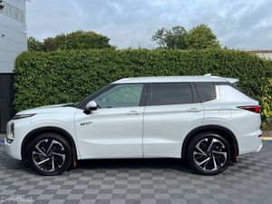 Mitsubishi Outlander 7-SEATER 2.4 HYBRID AUTO // B - Image 3