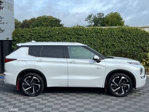 Mitsubishi Outlander 7-SEATER 2.4 HYBRID AUTO // B - Image 2