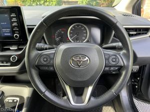 Toyota Corolla TOURING 1.8 HYBRID AUTO // REVERSE - Image 4