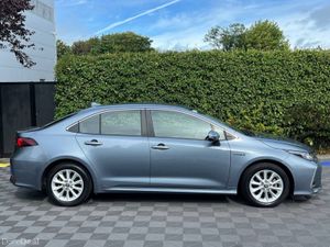 Toyota Corolla LUNA 1.8 HYBRID AUTO // SERVICE HIS - Image 2