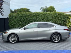 Lexus ES LUXURY 2.5 HYBRID AUTO ** HUGE SPEC ** // - Image 4