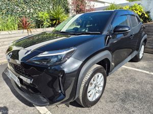 Toyota Yaris Cross 1.5 HYBRID / LUNA G PACK / TAX - Image 3