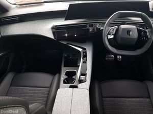 Peugeot 5008 1.2 MHEV 145bhp E-DCS6 Allure - Image 4