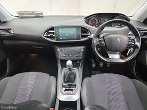 Peugeot 308 1.5 BlueHDi 100bhp Allure - Image 4