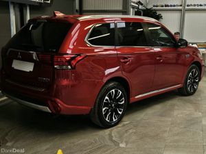 17 MITSUBISHI OUTLANDER HYBRID 4WD - Image 2