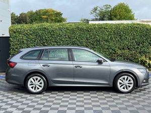 Skoda Octavia ESTATE AMBITION 2.0 TDI // CRUISE CO - Image 2