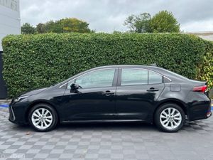 Toyota Corolla LUNA 1.8 HYBRID AUTO // DIGITAL CLU - Image 3