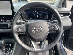 Toyota Corolla LUNA 1.8 HYBRID AUTO // VERY LOW MI - Image 4