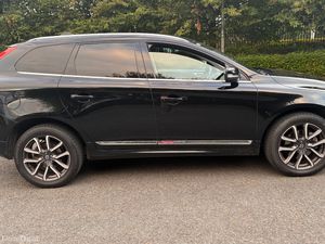Volvo XC60 2017 SE LUXURY EDITION ! - Image 2