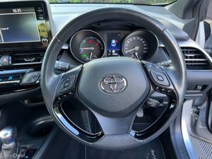 Toyota C-HR 1.8 HYBRID AUTO // 17" ALLOYS // SERVI - Image 4