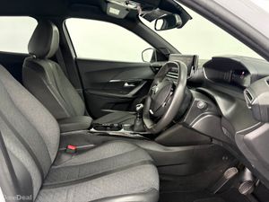 Peugeot 2008 Allure 1.2 2024 - Image 3