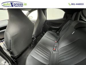 Toyota Yaris 1.5 HYBRID X Automatic, Reversing cam - Image 4