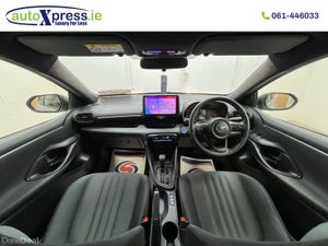 Toyota Yaris 1.5 HYBRID X Automatic, Reversing cam - Image 2