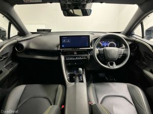Toyota C-HR Premiere Edition 2.0P PHEV - Reversing - Image 4