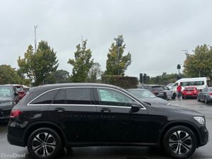 2022 Mercedes-Benz GLC 220D - Image 4