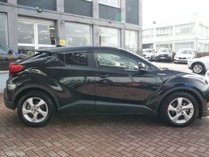 2017 TOYOTA C-HR PETROL HYBRID SYNERGY DRIVE - Image 4