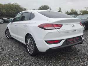 182 Hyundai i30 Fastback/FSH/High spec/Warranty - Image 2