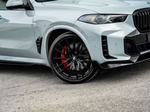 BMW X5 XDRIVE50E M SPORT **HUGE SPEC** - Image 3