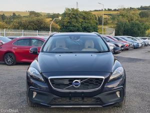 Volvo V40 2.0L Diesel D4 - Automatic - Low mileage - Image 2