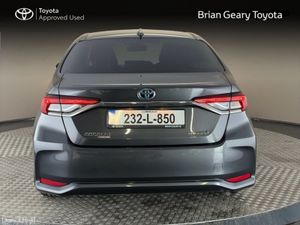 Toyota Corolla HYBRID LUNA SPORT SALOON - Image 4