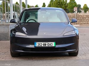 Tesla Model 3 RWD, Cream Leather , Pan Roof - Image 4