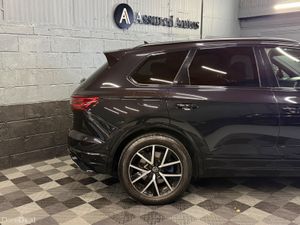 211 Volkswagen Touareg R 3Ltr PHEV 462 BHP - Image 4