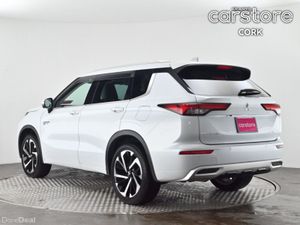 Mitsubishi Outlander PHEV 4WD * STUNNING INTERIOR - Image 3