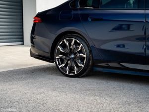 BMW 5-Series 530E M SPORT *TECHNOLOGY PLUS PACK* - Image 3