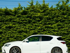 Lexus CT200H F-SPORT 2017 - Image 2