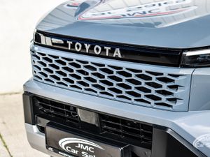 2026 TOYOTA HILUX INVINCIBLE - Image 3