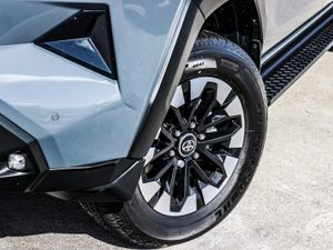 2026 TOYOTA HILUX INVINCIBLE - Image 2